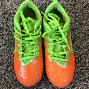 Nike softball rubber cleats size 1Y
